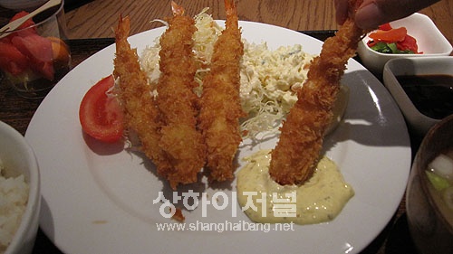 사진 8. Fried prawns set(60위엔) 