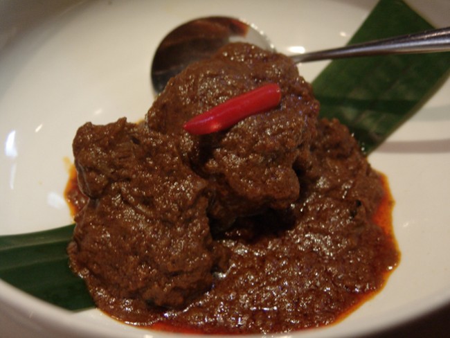 咖喱牛肉(80위안),말레이시아는 이슬람교의 영향으로 돼지고기요리를 찾기 어렵다.