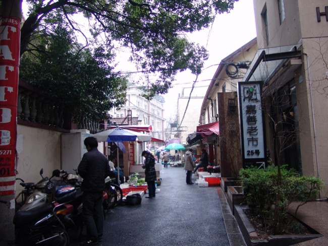 전통 재래시장을 끼고 있는 지아산마켓은 상하이 빈티지와 상하이모던이 공존하는 곳