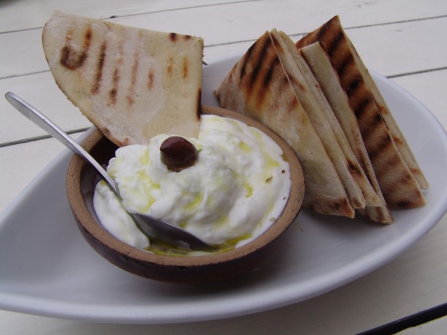 Bread Bean hummus, A blend of bread beans, Greek olive oil(38元)