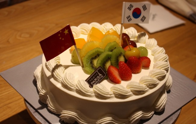 오성홍기와 태극기로 표현한 케익