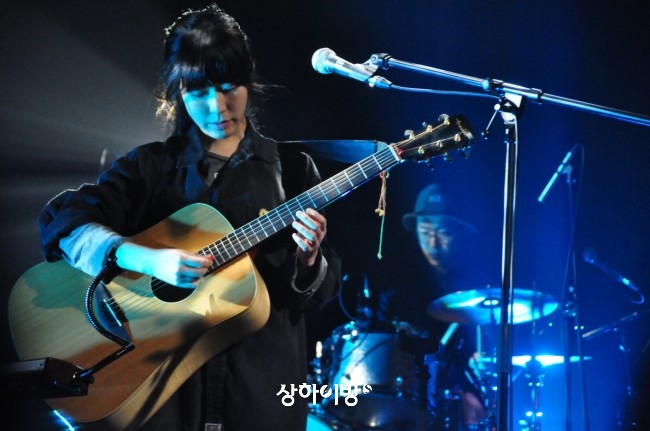 지난 20일 요조가 상하이 천수만문화예술중심에서 콘서트를 가졌다.