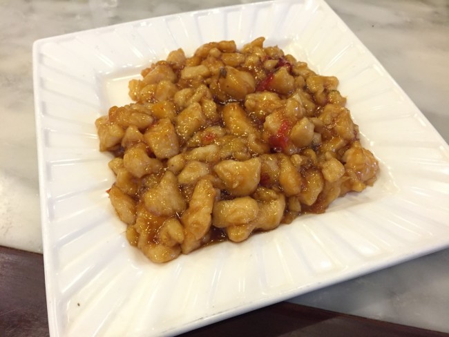 닭고기 요리 (鱼香鸡米松仁 35원)