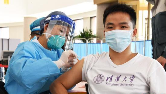 [사진= 칭화대학교는 지난 1일부터 학생들에게 코로나19 백신 접종을 시작했다]